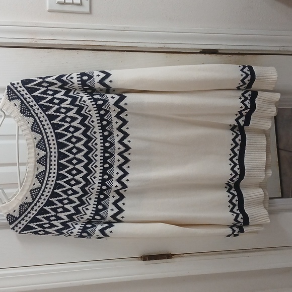 Navy and Off White Patterned Sweater Size Large - Picture 6 of 10